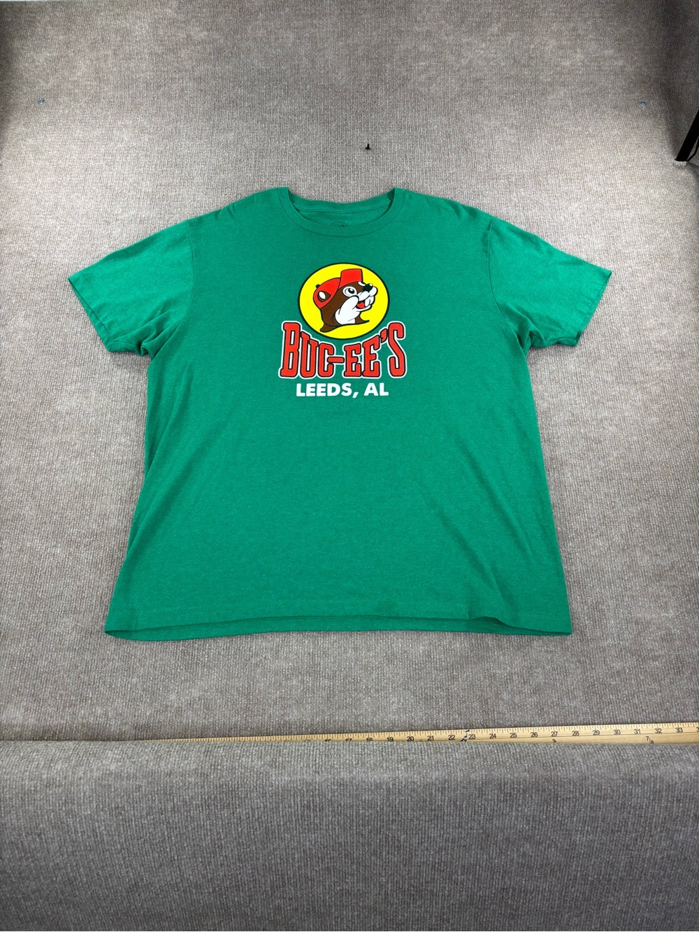 Buc-ee's T-Shirt Mens XL Green Graphic Tee Leeds Alabama Travel Outdoors